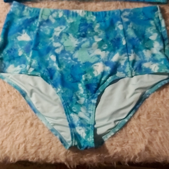 ⭐HOST PICK⭐Plus size Bikini Top & matching bottom - Picture 7 of 8